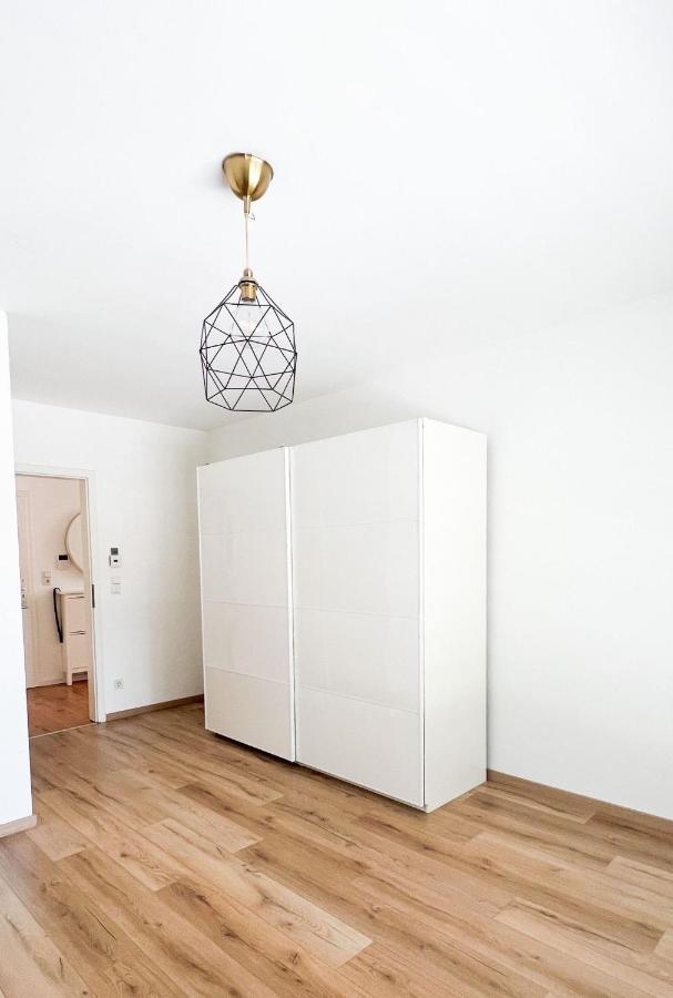 2 Zkb Apartment In Mannheim Kueche - Parken - Grosser Tv Екстериор снимка